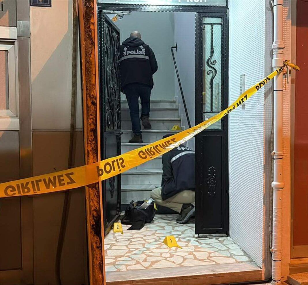 Binaya pompalı tüfekle ateş açıldı; 2 gözaltı Binaya pompalı tüfekle ateş açıldı; 2 gözaltı