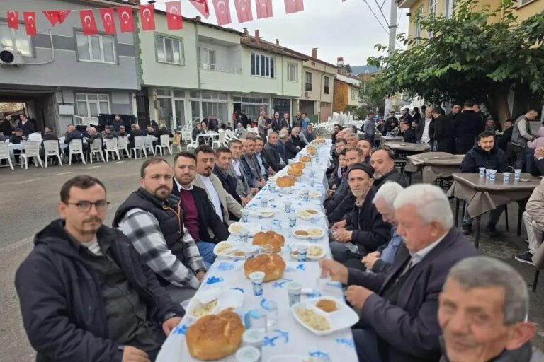 Bursa’da düzenlenen pilav etkinliğinde 100 kişi rahatsızlandı