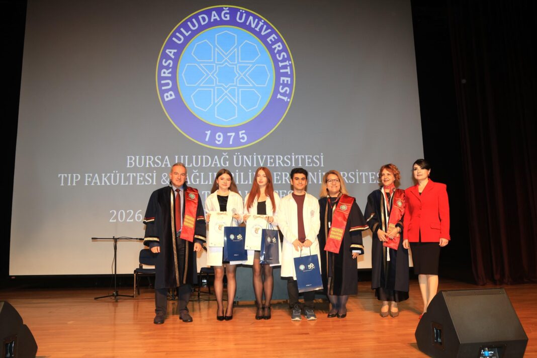 BUÜ’de hekim adayları beyaz önlüklerini giydi BUÜ’de hekim adayları beyaz önlüklerini giydi