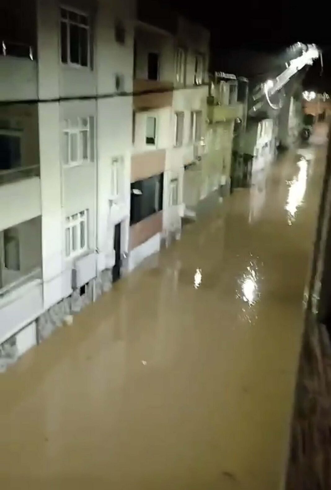 Çanakkale Biga’da sağanak; cadde ve sokaklar göle döndü Çanakkale Biga’da sağanak; cadde ve sokaklar göle döndü