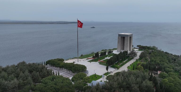 Çanakkale Savaşları’nda Türk askeri, yaralı İngiliz’i sırtında taşımış