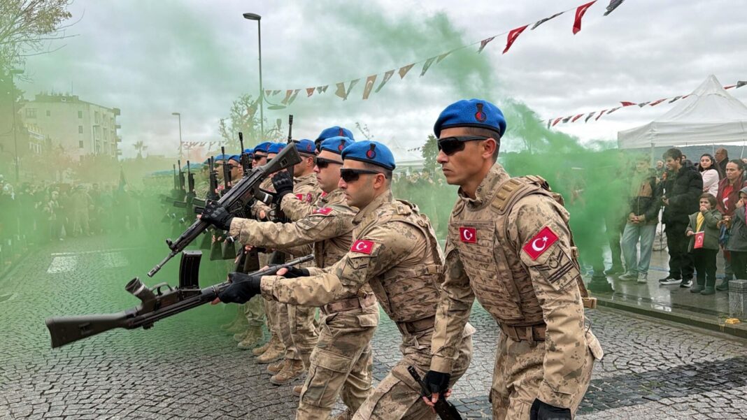 Çanakkale’de 29 Ekim Cumhuriyet Bayramı coşkusu Çanakkale’de 29 Ekim Cumhuriyet Bayramı coşkusu