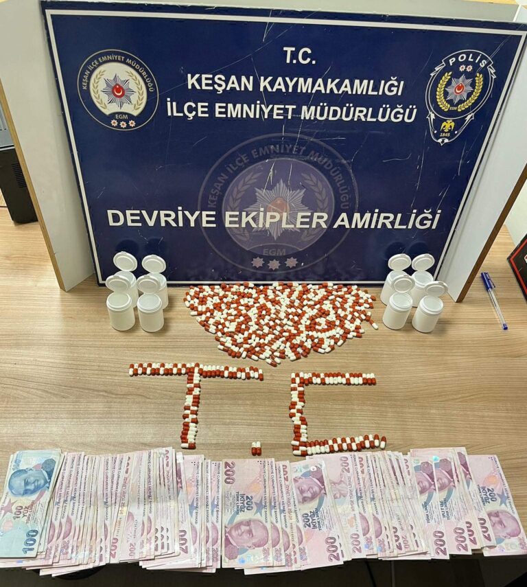 Durdurulan araçta 413 sentetik hap ele geçirildi; 4 gözaltı