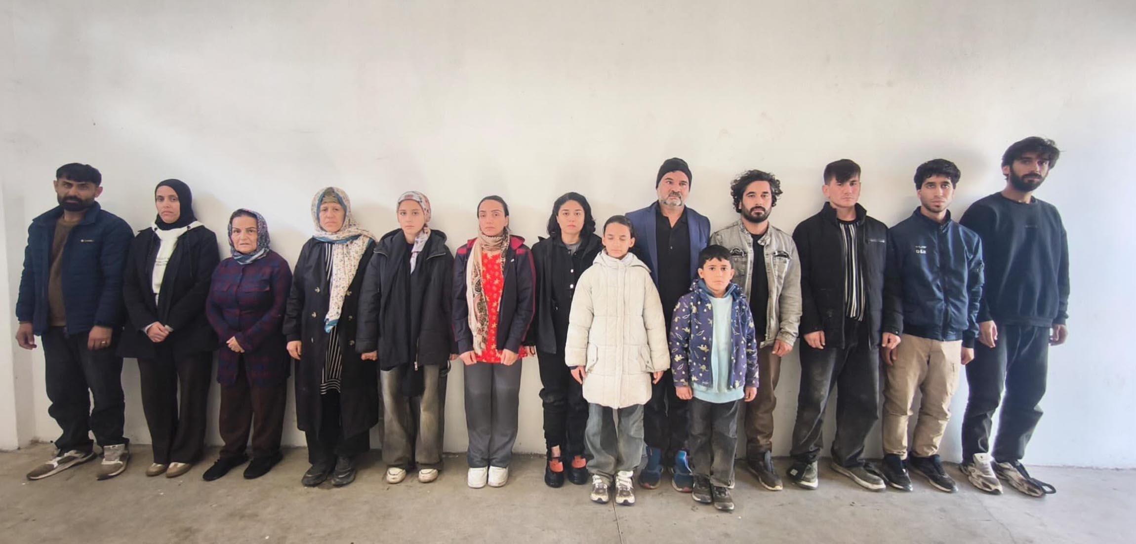 Edirne’de 16 kaçak göçmen yakalandı; 2 organizatör tutuklandı Edirne’de 16 kaçak göçmen yakalandı; 2 organizatör tutuklandı