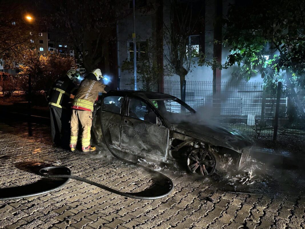 Edirne’de Bulgaristan plakalı otomobil alev alev yandı Edirne’de Bulgaristan plakalı otomobil alev alev yandı