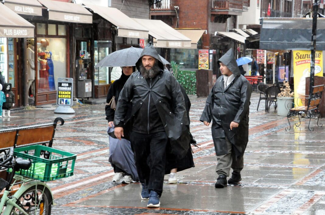 Edirne’de sağanak etkili oldu Edirne’de sağanak etkili oldu