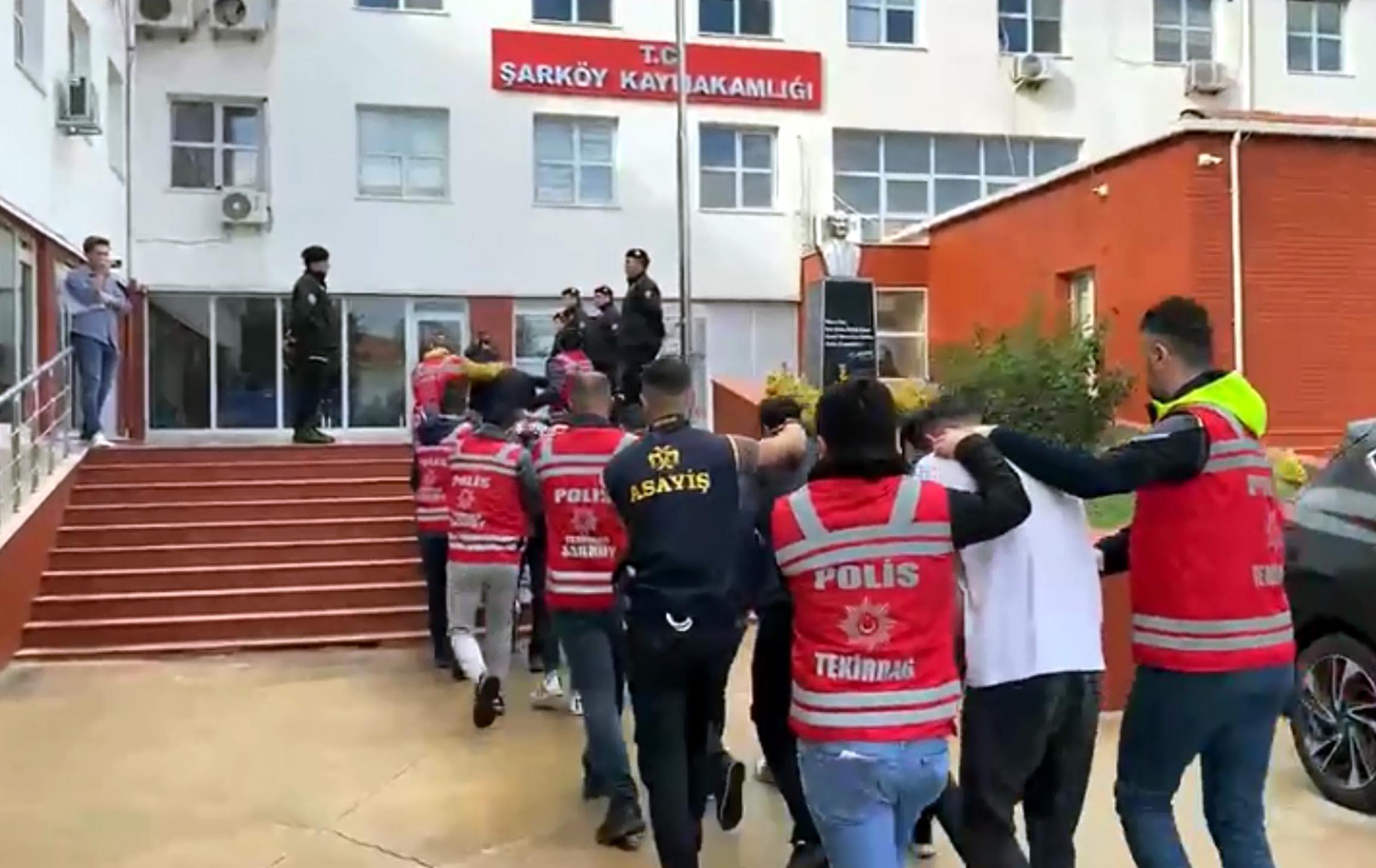 Emekliyi 19 Milyon Lira Dolandıran 11 Şüpheliye Operasyonda 9 Tutuklama Emekliyi 19 Milyon Lira Dolandıran 11 Şüpheliye Operasyonda 9 Tutuklama