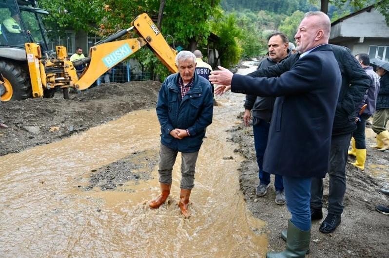 Karacabey’de sağanak sonrası ekipler seferber oldu Karacabey’de sağanak sonrası ekipler seferber oldu