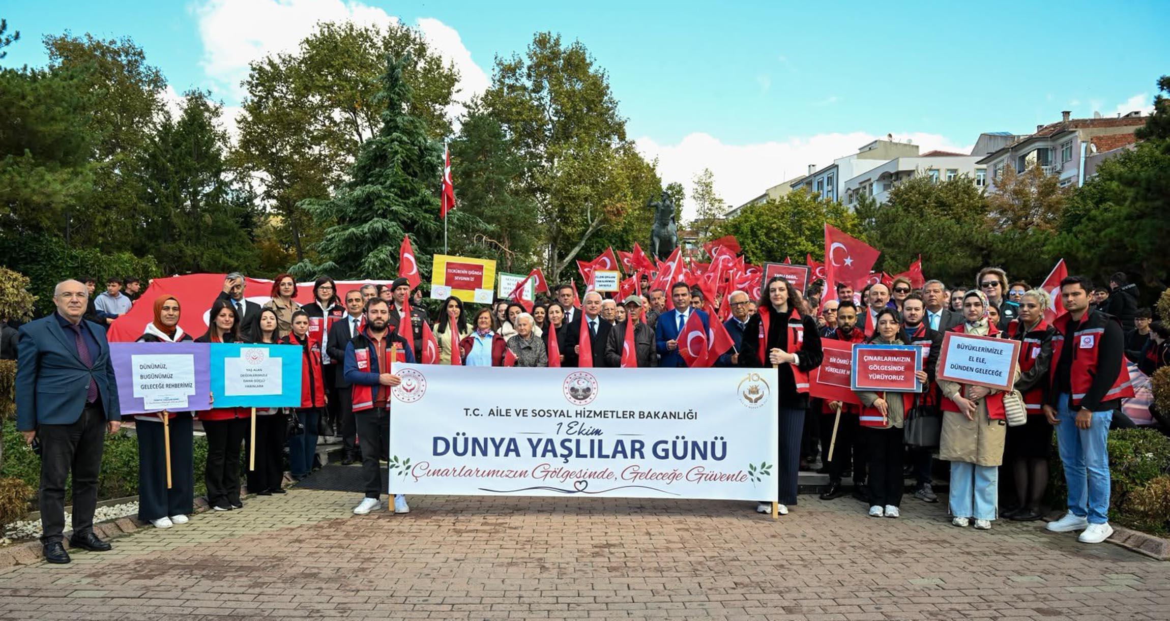 Kırklareli’de Dünya Yaşlılar Günü’nde yürüyüş düzenlendi Kırklareli’de Dünya Yaşlılar Günü’nde yürüyüş düzenlendi