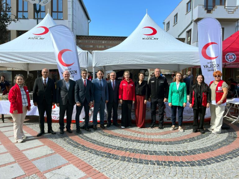 Kızılay Edirne Şubesi tarafından ‘aşevi’ kermesi