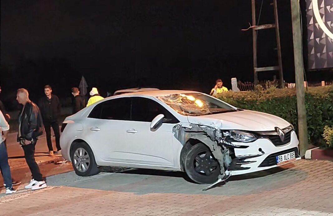 Saray’da otomobil ile motosiklet çarpıştı; 1 yaralı Saray’da otomobil ile motosiklet çarpıştı; 1 yaralı