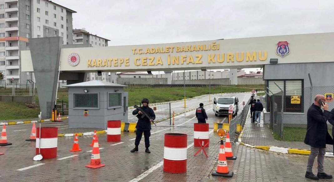 Sinem Dedetaş, cezaevinden tahliye oldu Sinem Dedetaş, cezaevinden tahliye oldu