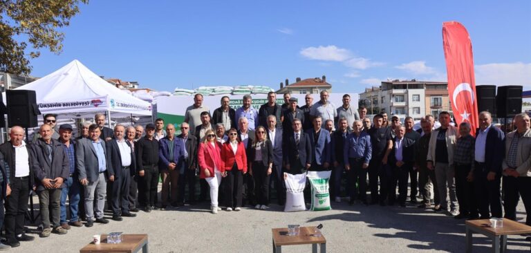 Tekirdağ Büyükşehir Belediyesi’nden üreticiye tohum desteği
