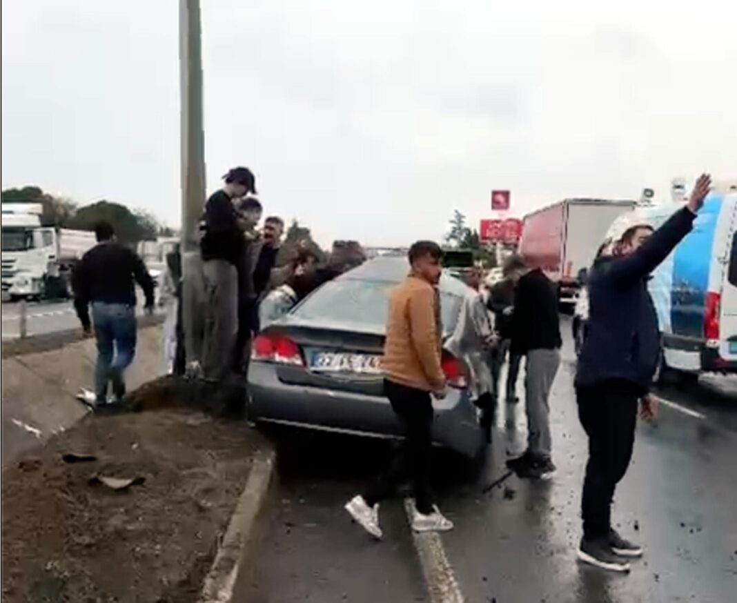 Tekirdağ’da direğe çarpan otomobilin sürücüsü yaralandı Tekirdağ’da direğe çarpan otomobilin sürücüsü yaralandı