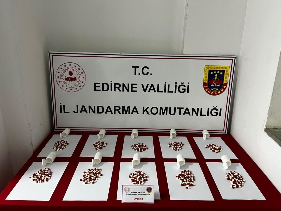 Üzerinde 568 sentetik hap ele geçirilen şüpheli gözaltına alındı Üzerinde 568 sentetik hap ele geçirilen şüpheli gözaltına alındı