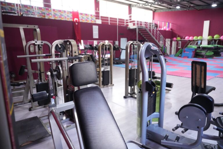 Yenişehir Belediyesi Kadın Spor Salonu yenilenen yüzüyle hizmete açıldı