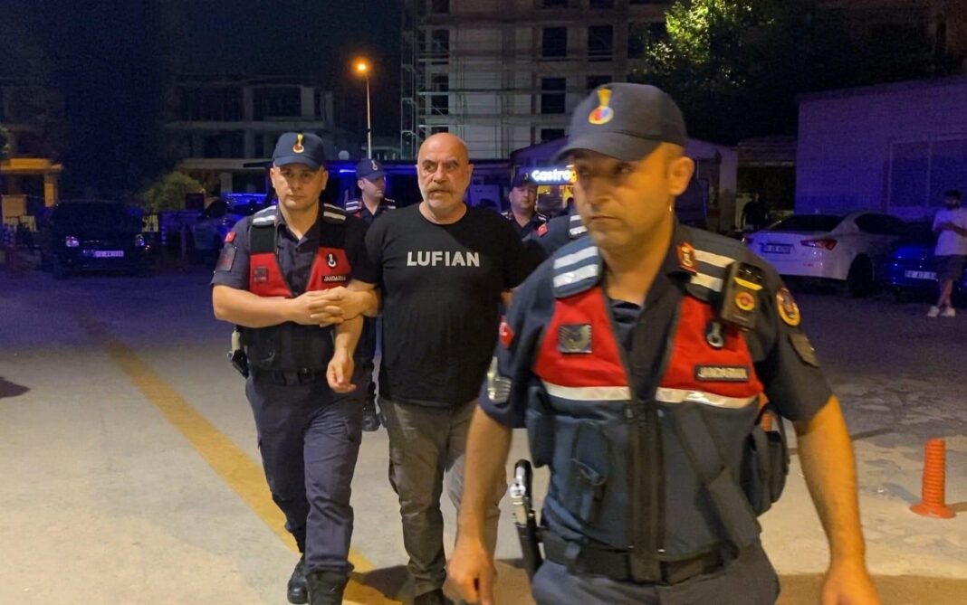 Yönetmen Ezel Akay ve tutuklu kardeşinin uyuşturucu testleri pozitif çıktı Yönetmen Ezel Akay ve tutuklu kardeşinin uyuşturucu testleri pozitif çıktı
